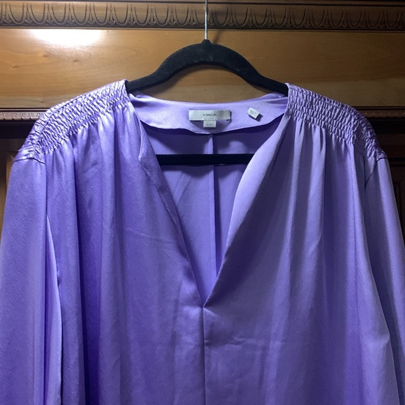 NWOT Vince Smocked Shoulder Long Sleeve Satin Blouse in Lily Stone Size XL - Picture 10 of 16